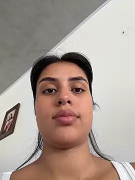 Snapshot of EmmaTorres_ chatting on 06/19/26, 05:06 EmmaTorres online show from 06/19/26, 05:06