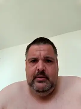 Snapshot of Ronny2510 chatting on 04/28/26, 02:11 Ronny2510 online show from 04/28/26, 02:11
