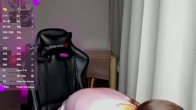 Snapshot of Sm0ly chatting on 12/15/24, 02:08 Sm0ly online show from 12/15/24, 02:08