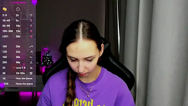 Snapshot of Sm0ly chatting on 12/19/24, 04:56 Sm0ly online show from 12/19/24, 04:56