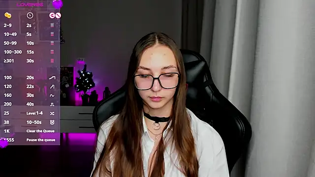 Snapshot of Sm0ly chatting on 12/29/24, 04:38 Sm0ly online show from 12/29/24, 04:38