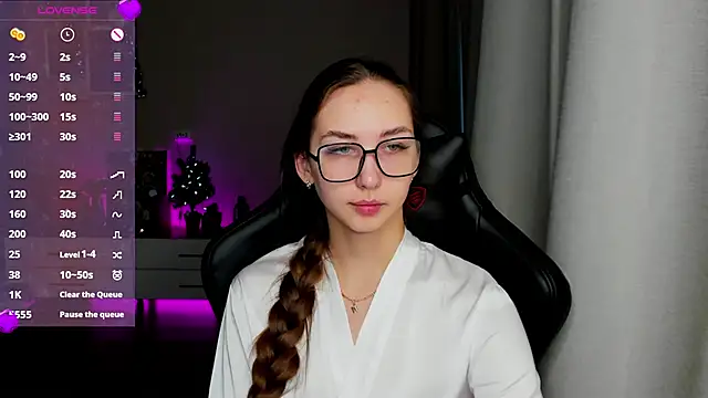 Snapshot of Sm0ly chatting on 12/30/24, 02:53 Sm0ly online show from 12/30/24, 02:53