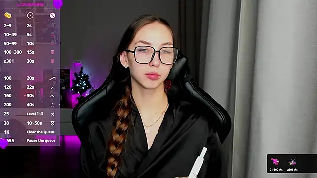 Snapshot of Sm0ly chatting on 01/04/25, 02:35 Sm0ly online show from 01/04/25, 02:35