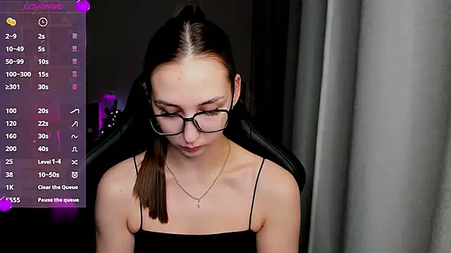 Snapshot of Sm0ly chatting on 01/06/25, 01:20 Sm0ly online show from 01/06/25, 01:20