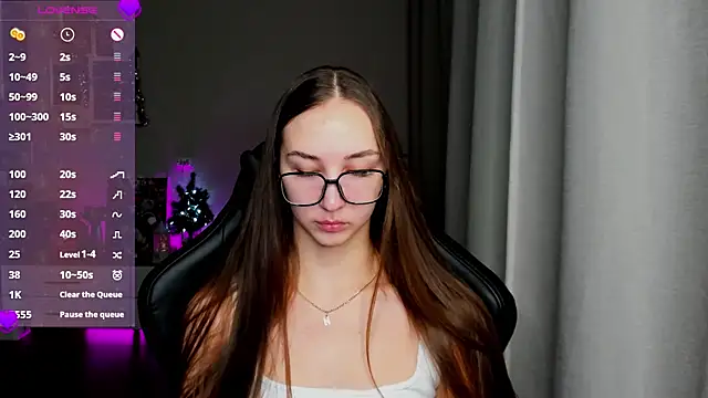 Snapshot of Sm0ly chatting on 01/18/25, 01:52 Sm0ly online show from 01/18/25, 01:52