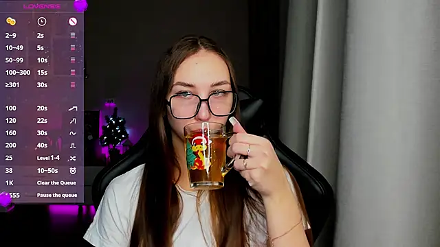 Snapshot of Sm0ly chatting on 01/21/25, 01:29 Sm0ly online show from 01/21/25, 01:29