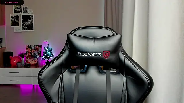 Snapshot of Sm0ly chatting on 01/27/25, 03:26 Sm0ly online show from 01/27/25, 03:26