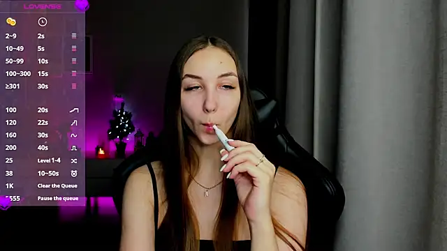 Snapshot of Sm0ly chatting on 02/23/25, 02:18 Sm0ly online show from 02/23/25, 02:18