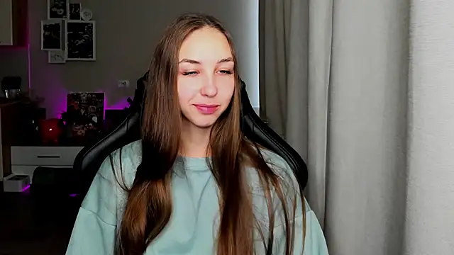 Snapshot of Sm0ly chatting on 09/16/25, 02:45 Sm0ly online show from 09/16/25, 02:45