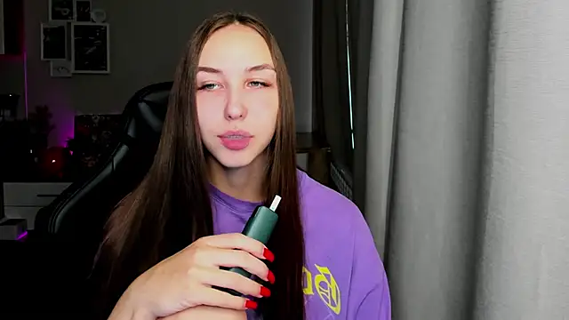 Snapshot of Sm0ly chatting on 09/23/25, 01:52 Sm0ly online show from 09/23/25, 01:52