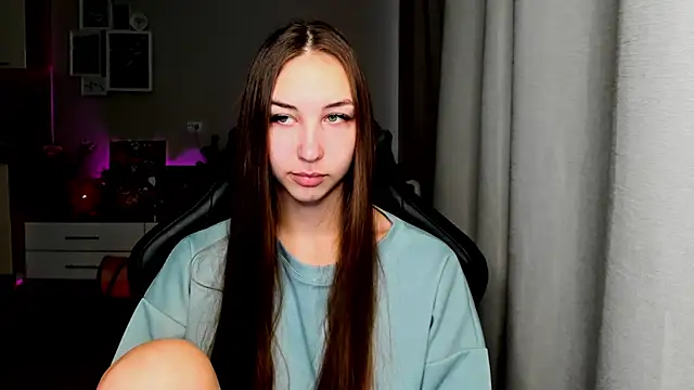 Snapshot of Sm0ly chatting on 10/13/25, 02:00 Sm0ly online show from 10/13/25, 02:00