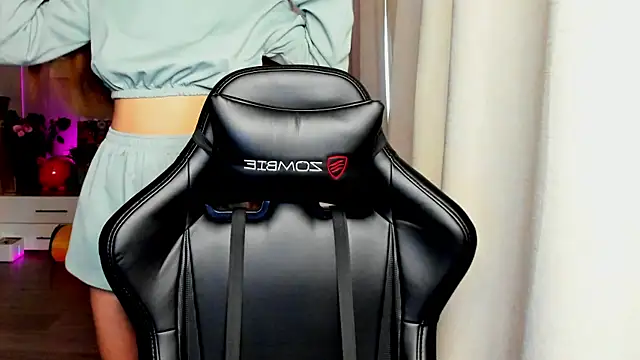 Snapshot of Sm0ly chatting on 10/16/25, 04:02 Sm0ly online show from 10/16/25, 04:02