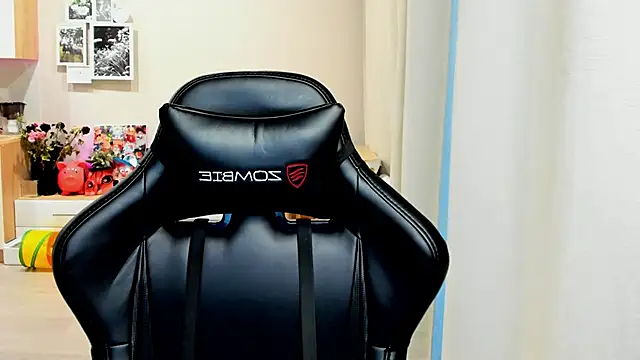 Snapshot of Sm0ly chatting on 10/26/25, 01:44 Sm0ly online show from 10/26/25, 01:44