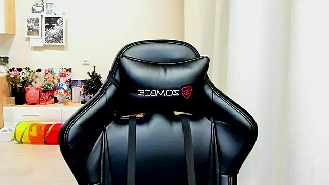 Snapshot of Sm0ly chatting on 10/27/25, 12:47 Sm0ly online show from 10/27/25, 12:47