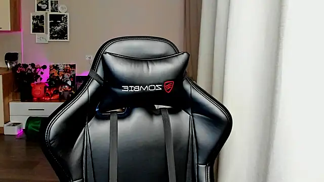 Snapshot of Sm0ly chatting on 10/30/25, 01:40 Sm0ly online show from 10/30/25, 01:40