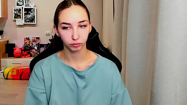 Snapshot of Sm0ly chatting on 11/02/25, 02:03 Sm0ly online show from 11/02/25, 02:03