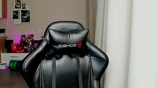 Snapshot of Sm0ly chatting on 11/23/25, 01:49 Sm0ly online show from 11/23/25, 01:49