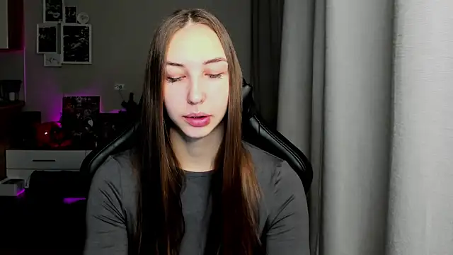 Snapshot of Sm0ly chatting on 11/24/25, 02:22 Sm0ly online show from 11/24/25, 02:22