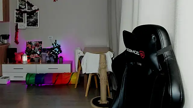 Snapshot of Sm0ly chatting on 01/12/26, 02:28 Sm0ly online show from 01/12/26, 02:28