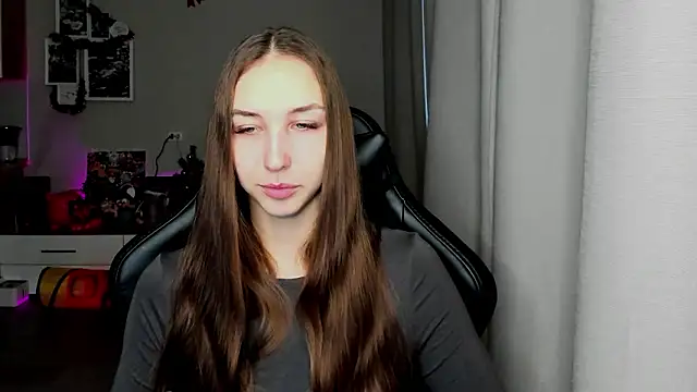 Snapshot of Sm0ly chatting on 01/18/26, 02:48 Sm0ly online show from 01/18/26, 02:48