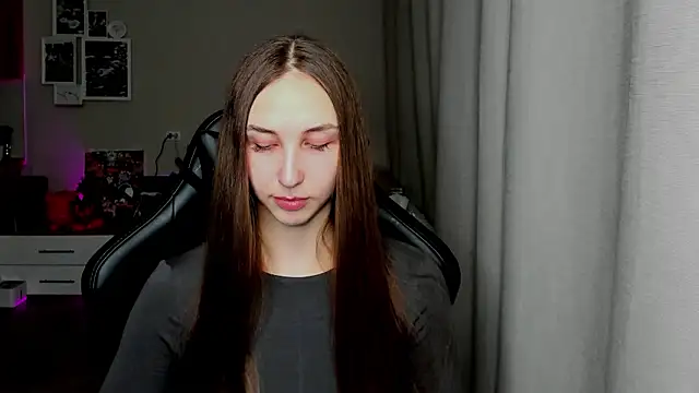 Snapshot of Sm0ly chatting on 02/20/26, 01:11 Sm0ly online show from 02/20/26, 01:11