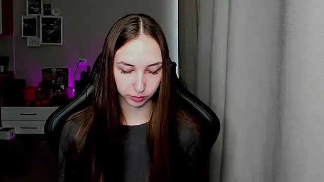 Snapshot of Sm0ly chatting on 04/28/26, 01:59 Sm0ly online show from 04/28/26, 01:59