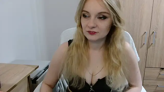 AlmaHoney online show from 06/15/26, 08:22