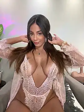 Snapshot of Brownfitbabyy chatting on 01/14/26, 11:49 Brownfitbabyy online show from 01/14/26, 11:49