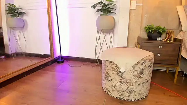 AlessiaLondon online show from 02/21/25, 08:18