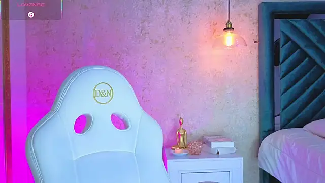 AlessiaLondon online show from 11/23/25, 02:55