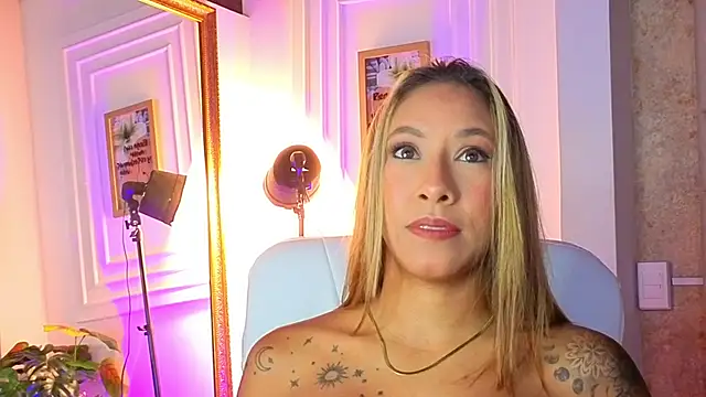 Snapshot of AlessiaLondon chatting on 04/20/26, 10:07 AlessiaLondon online show from 04/20/26, 10:07