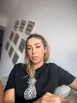 RaquelleDevon online show from 05/06/26, 07:02