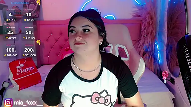 Snapshot of Mia_foxx_ chatting on 09/27/25, 10:04 Mia foxx  online show from 09/27/25, 10:04