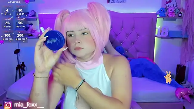 Mia foxx  online show from 12/02/25, 09:10