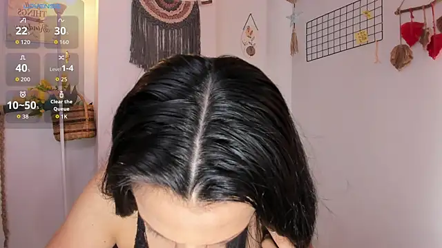 Snapshot of anaruiz_ chatting on 12/14/25, 03:28 anaruiz online show from 12/14/25, 03:28