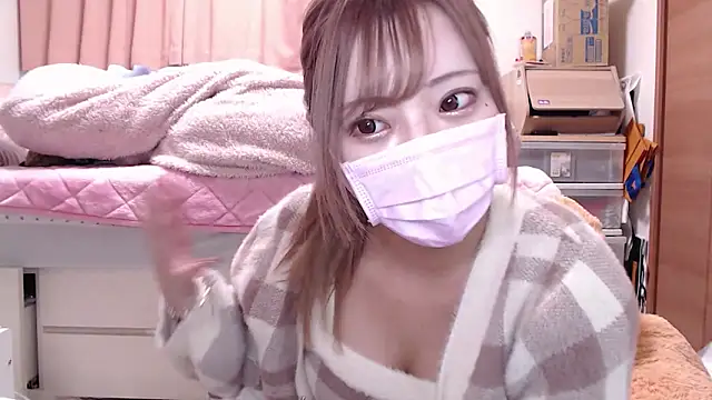 Snapshot of _chanMOMO_ chatting on 12/22/24, 04:50 chanMOMO online show from 12/22/24, 04:50