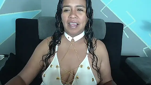 Snapshot of saggil23 chatting on 10/15/25, 11:05 saggil23 online show from 10/15/25, 11:05