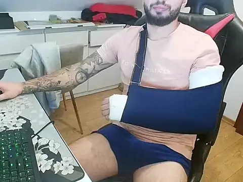 Snapshot of prezydentcam chatting on 10/10/25, 08:46 prezydentcam online show from 10/10/25, 08:46