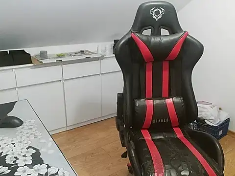 Snapshot of prezydentcam chatting on 12/01/25, 12:21 prezydentcam online show from 12/01/25, 12:21