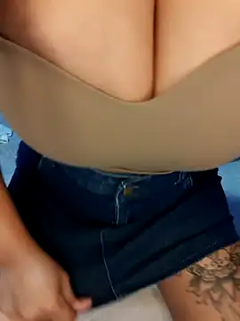 Snapshot of Wild_wifey chatting on 10/11/25, 07:34 Wild wifey online show from 10/11/25, 07:34