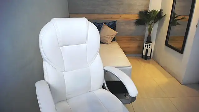 Snapshot of liseth_fox chatting on 12/10/24, 08:05 liseth fox online show from 12/10/24, 08:05