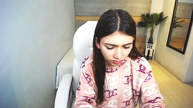 Snapshot of liseth_fox chatting on 12/15/24, 01:43 liseth fox online show from 12/15/24, 01:43