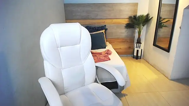 Snapshot of liseth_fox chatting on 12/20/24, 01:47 liseth fox online show from 12/20/24, 01:47