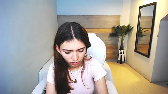 Snapshot of liseth_fox chatting on 12/21/24, 12:27 liseth fox online show from 12/21/24, 12:27