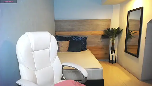 Snapshot of liseth_fox chatting on 01/04/25, 01:42 liseth fox online show from 01/04/25, 01:42