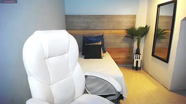 Snapshot of liseth_fox chatting on 02/07/25, 10:41 liseth fox online show from 02/07/25, 10:41