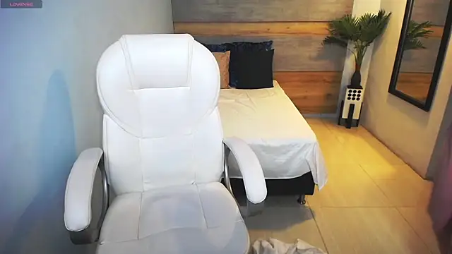 Snapshot of liseth_fox chatting on 02/23/25, 01:35 liseth fox online show from 02/23/25, 01:35