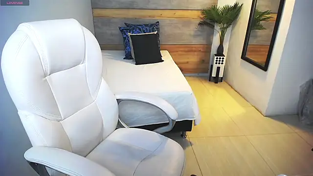 Snapshot of liseth_fox chatting on 03/06/25, 01:27 liseth fox online show from 03/06/25, 01:27