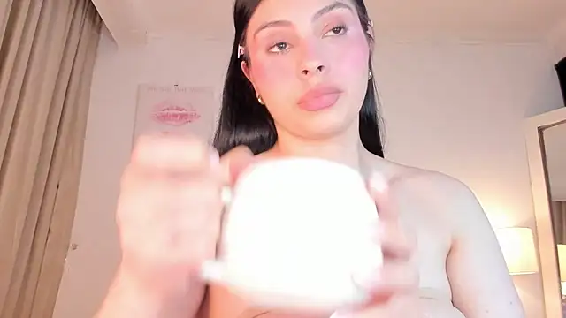 Snapshot of halseycox___ chatting on 06/04/26, 05:13 halseycox online show from 06/04/26, 05:13