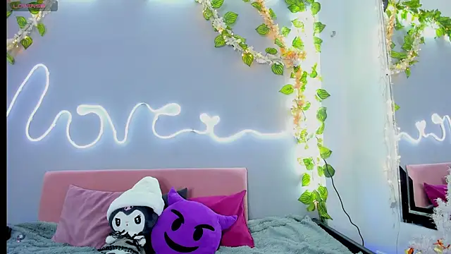 Snapshot of YouliteSllut2 chatting on 12/18/24, 08:36 YouliteSllut2 online show from 12/18/24, 08:36